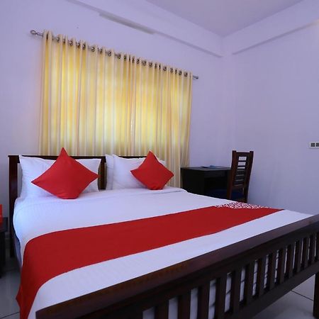 Oyo 26697 United Residency Hotel Kazhakuttam Bagian luar foto