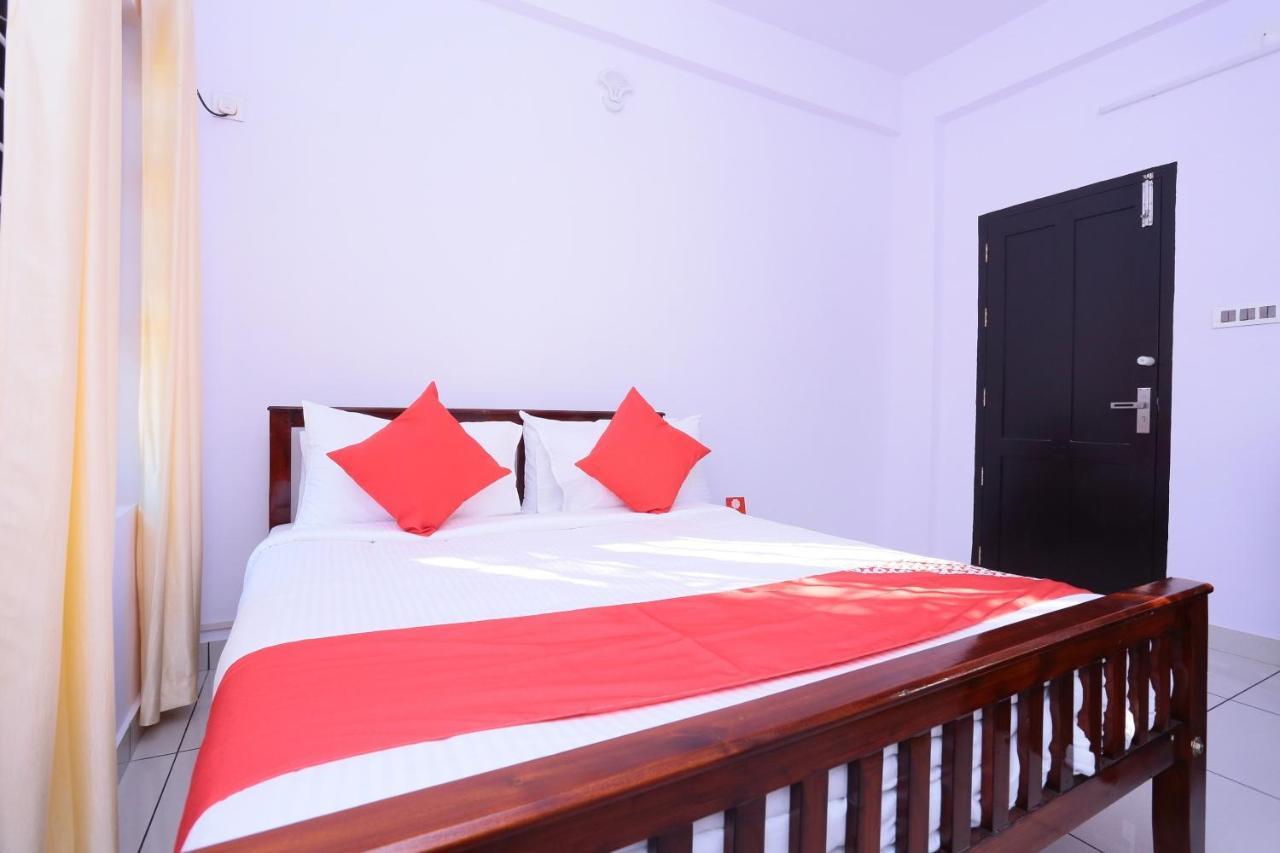 Oyo 26697 United Residency Hotel Kazhakuttam Bagian luar foto
