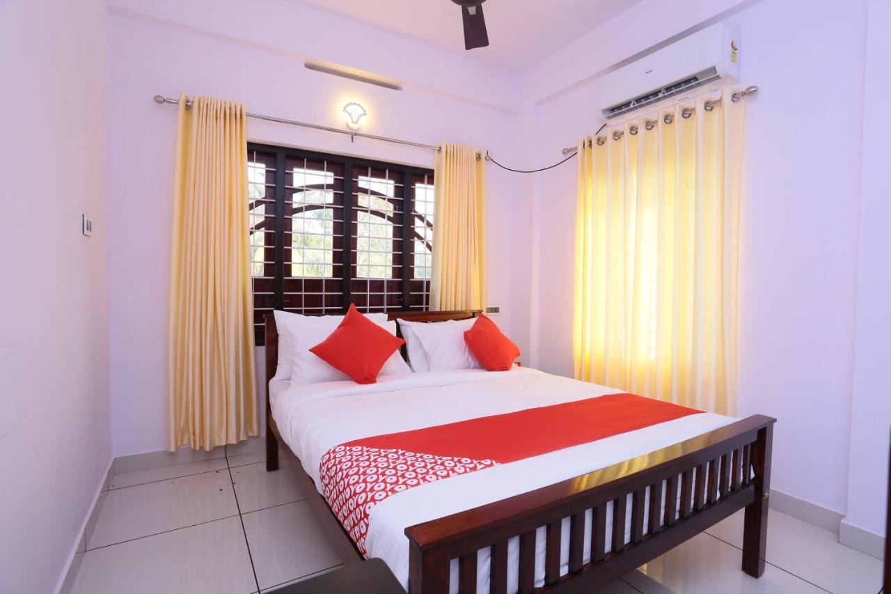 Oyo 26697 United Residency Hotel Kazhakuttam Bagian luar foto